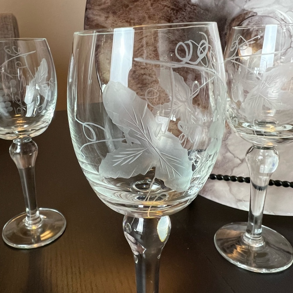 Princess House Heritage Etched Wine Glasses (5). - Picture 3 of 8